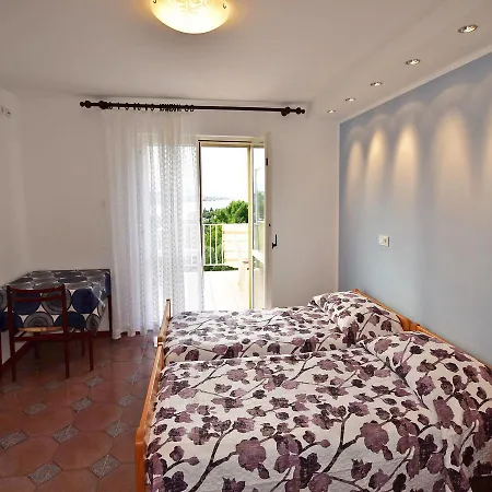 Dada-2 By Interhome * Omišalj